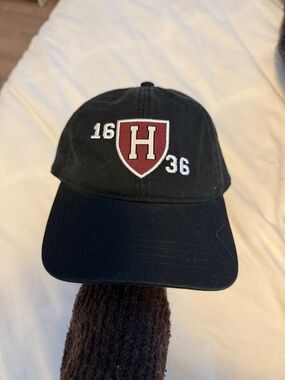 Black Baseball Cap with Branded 'H' Metal Buckle